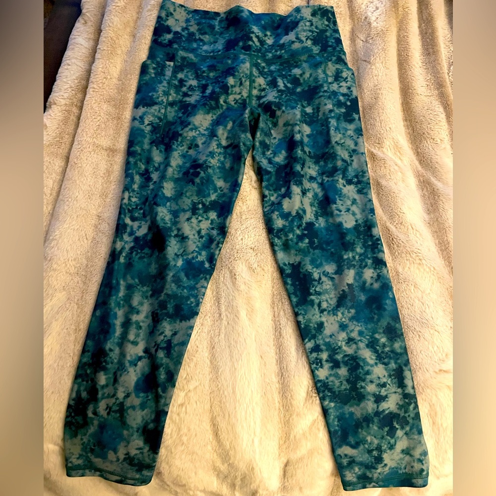 Women’s Athleta 7/8 legging. Size M.